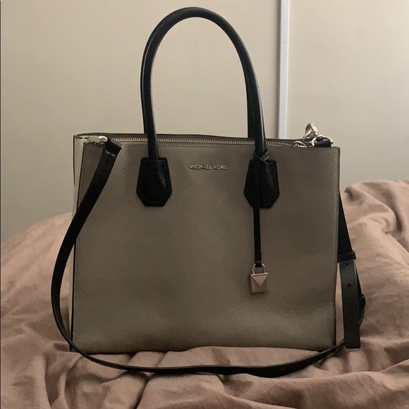 Michael Kors Mercer Tote - Picture 1 of 3